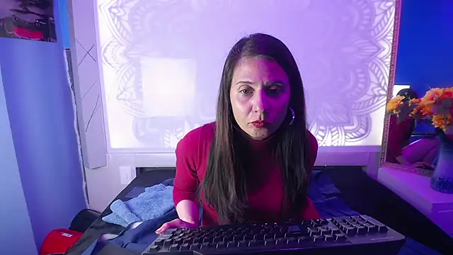 Kylie Bloom online show from 10.26.25