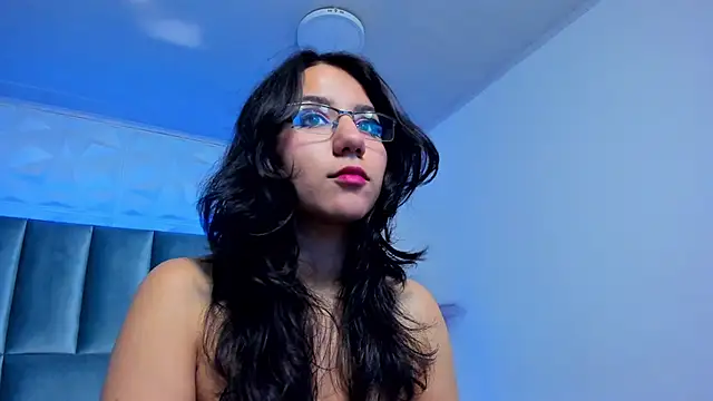 HollyPeach online show from 11.24.25