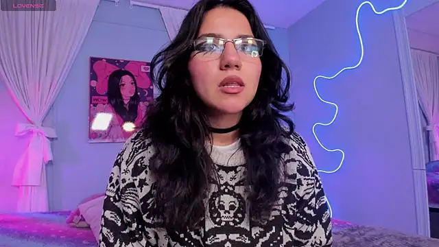 HollyPeach online show from 01.10.26