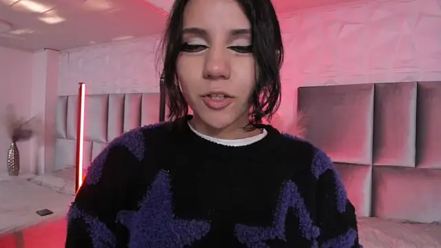 HollyPeach online show from 04.28.26