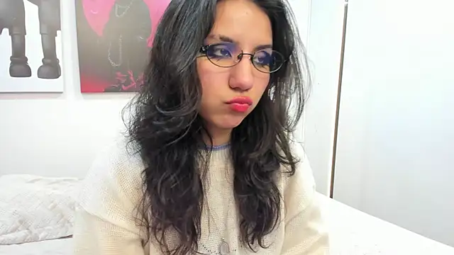 HollyPeach online show from 06.10.26