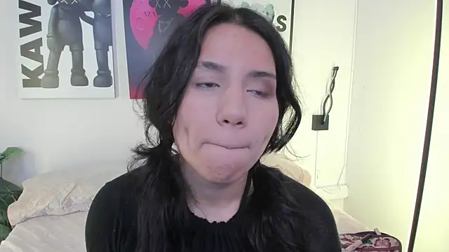 HollyPeach online show from 06.16.26