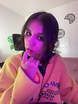HollyPeach online show from 07.21.26