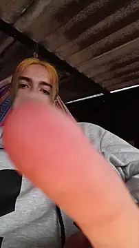 Snapshot of saenzjhonny chatting on 10.16.25 saenzjhonny online show from 10.16.25