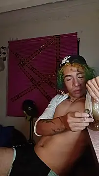 Snapshot of saenzjhonny chatting on 10.27.25 saenzjhonny online show from 10.27.25