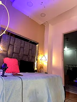 SofiRuiz  online show from 11.15.25