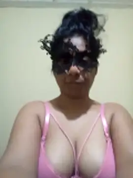 Expose Queen online show from 12.01.25