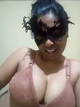 Expose Queen online show from 02.06.26