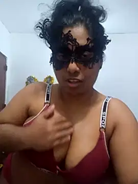 Expose Queen online show from 05.13.26