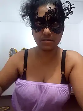 Expose Queen online show from 05.19.26