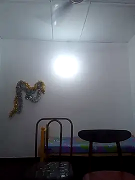 Expose Queen online show from 07.15.26