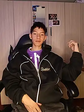 Snapshot of heyy_noah11 chatting on 07.15.26 heyy noah11 online show from 07.15.26