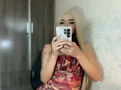 Snapshot of TinyTemptress chatting on 03.27.26 TinyTemptress online show from 03.27.26