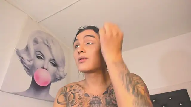 BiancaValentinna online show from 11.18.25