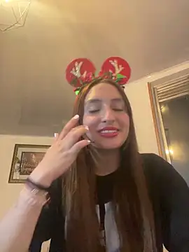 Snapshot of Leah_moon1 chatting on 12.21.25 Leah moon1 online show from 12.21.25