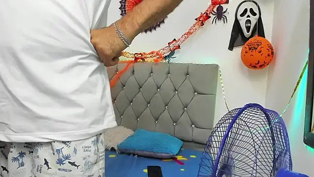 Snapshot of Sofi_And_Santy chatting on 11.03.25 Sofi And Santy online show from 11.03.25