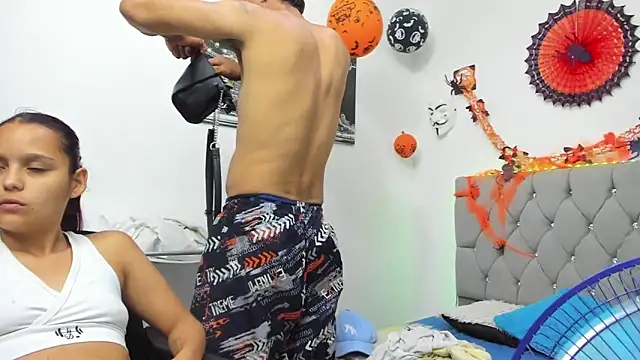 Snapshot of Sofi_And_Santy chatting on 11.04.25 Sofi And Santy online show from 11.04.25