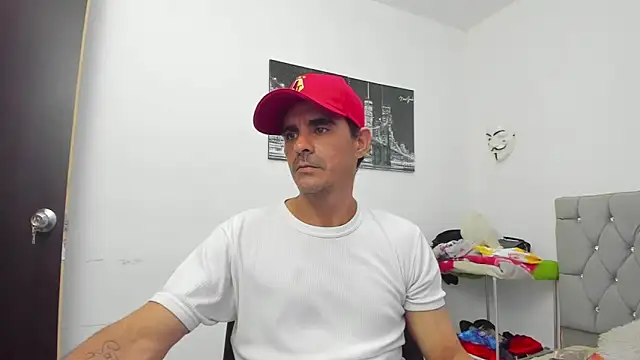 Snapshot of Sofi_And_Santy chatting on 11.29.25 Sofi And Santy online show from 11.29.25