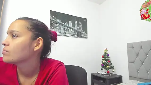 Snapshot of Sofi_And_Santy chatting on 01.06.26 Sofi And Santy online show from 01.06.26