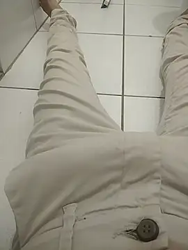 Snapshot of Guilhermekovaliosky chatting on 12.15.25 Guilhermekovaliosky online show from 12.15.25