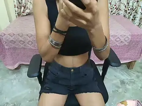 Snapshot of hii_tanisha chatting on 06.14.26 hii tanisha online show from 06.14.26