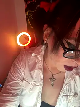 Snapshot of MiniMonroe chatting on 10.31.25 MiniMonroe online show from 10.31.25