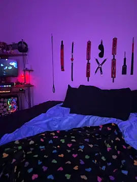 Snapshot of MiniMonroe chatting on 11.27.25 MiniMonroe online show from 11.27.25