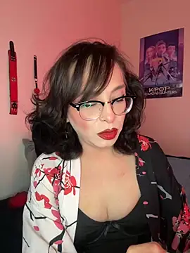 Snapshot of MiniMonroe chatting on 12.02.25 MiniMonroe online show from 12.02.25