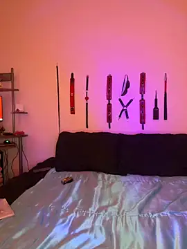 Snapshot of MiniMonroe chatting on 12.03.25 MiniMonroe online show from 12.03.25