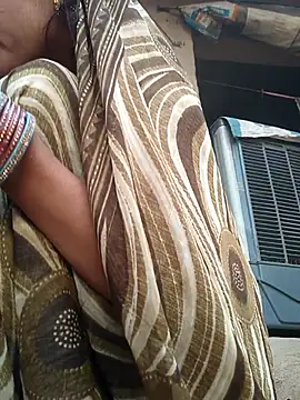 Snapshot of Sunakshi_sh chatting on 10.13.25 Sunakshi sh online show from 10.13.25