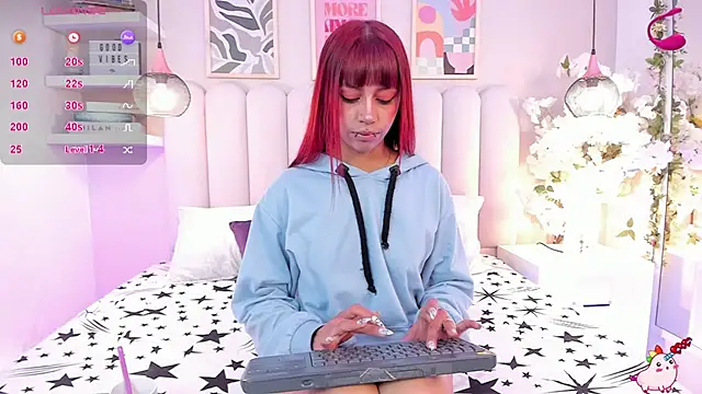 Snapshot of Isabella__gonzalez_ chatting on 11.18.25 Isabella gonzalez online show from 11.18.25