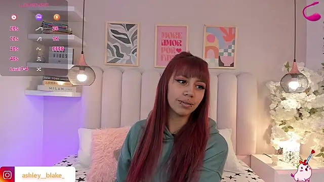 Snapshot of Isabella__gonzalez_ chatting on 11.25.25 Isabella gonzalez online show from 11.25.25