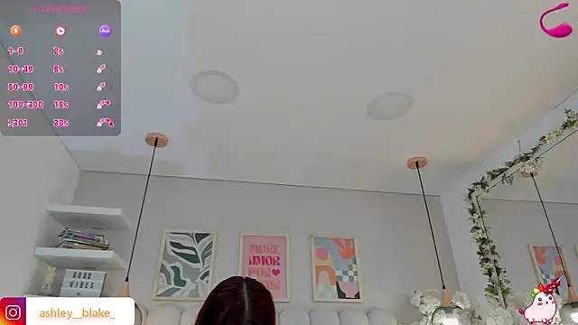 Snapshot of Isabella__gonzalez_ chatting on 11.26.25 Isabella gonzalez online show from 11.26.25