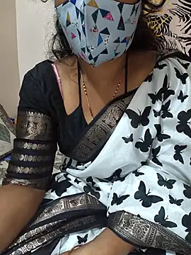 Snapshot of Best_Kannada_Couple chatting on 12.17.25 Best Kannada Couple online show from 12.17.25