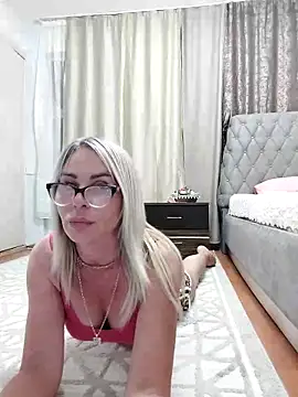 Snapshot of ElenabonyX chatting on 06.16.26 ElenabonyX online show from 06.16.26