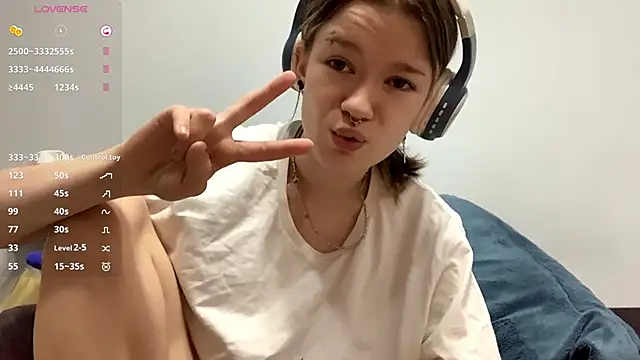 Snapshot of LorRebak chatting on 10.16.25 LorRebak online show from 10.16.25