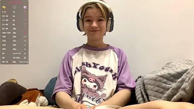 Snapshot of LorRebak chatting on 11.28.25 LorRebak online show from 11.28.25