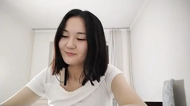 Snapshot of Lyndasilk chatting on 10.24.25 Lyndasilk online show from 10.24.25