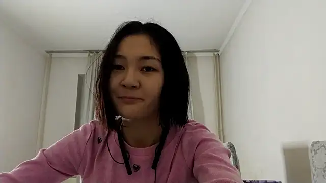 Snapshot of Lyndasilk chatting on 11.24.25 Lyndasilk online show from 11.24.25