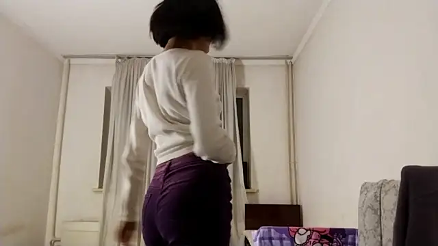 Snapshot of Lyndasilk chatting on 11.25.25 Lyndasilk online show from 11.25.25