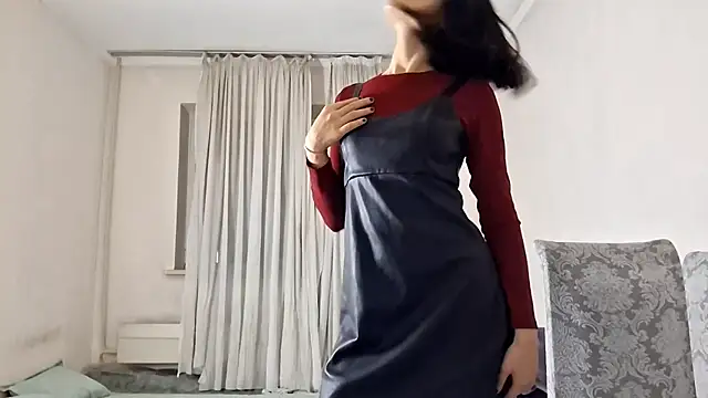 Snapshot of Lyndasilk chatting on 11.30.25 Lyndasilk online show from 11.30.25