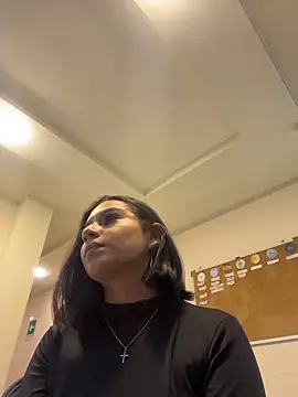 AlyssaRay online show from 04.29.26