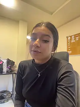 AlyssaRay online show from 04.29.26