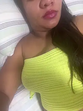 Snapshot of samaraoliveira25 chatting on 05.23.26 samaraoliveira25 online show from 05.23.26