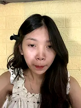 linh-lan1 online show from 10.17.25