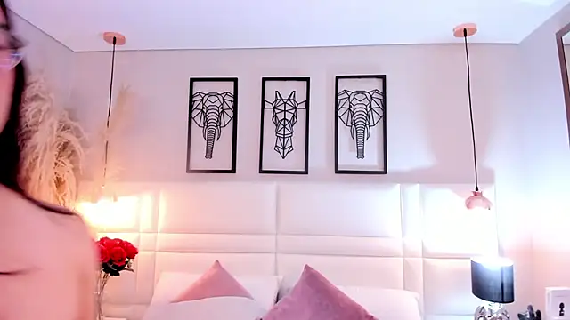 Snapshot of Ari_lynn_ chatting on 10.16.25 Ari lynn online show from 10.16.25