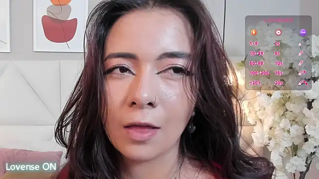 Snapshot of Ari_lynn_ chatting on 11.08.25 Ari lynn online show from 11.08.25