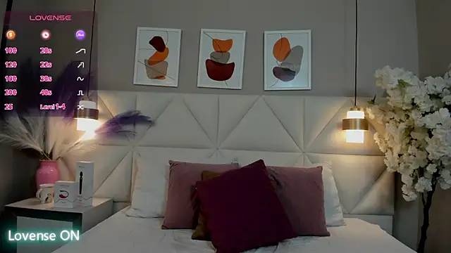 Snapshot of Ari_lynn_ chatting on 11.11.25 Ari lynn online show from 11.11.25