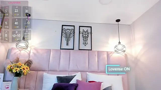 Snapshot of Ari_lynn_ chatting on 11.13.25 Ari lynn online show from 11.13.25