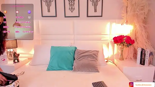 Snapshot of Ari_lynn_ chatting on 11.14.25 Ari lynn online show from 11.14.25